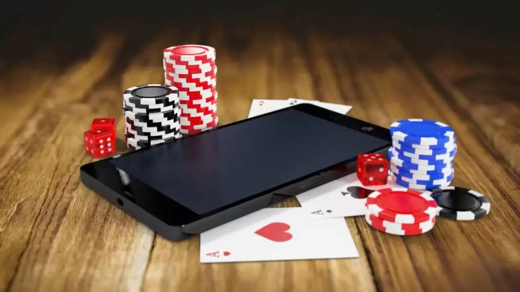  casino presented on mobile device in Pakistan with slots and live games